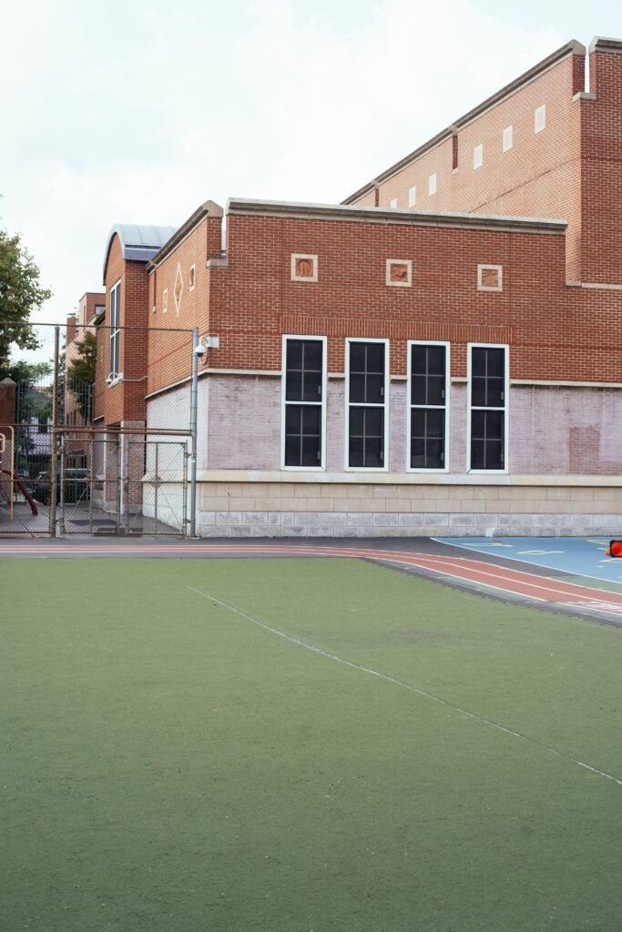 Instalaciones modernas del Colegio Jacaranda para el aprendizaje de los estudiantes.
